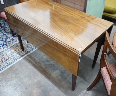 A George III mahogany drop leaf dining table, 120cm extended, width 22cm, height 75cm